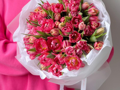 Моно из 51 пионовидного тюльпана
