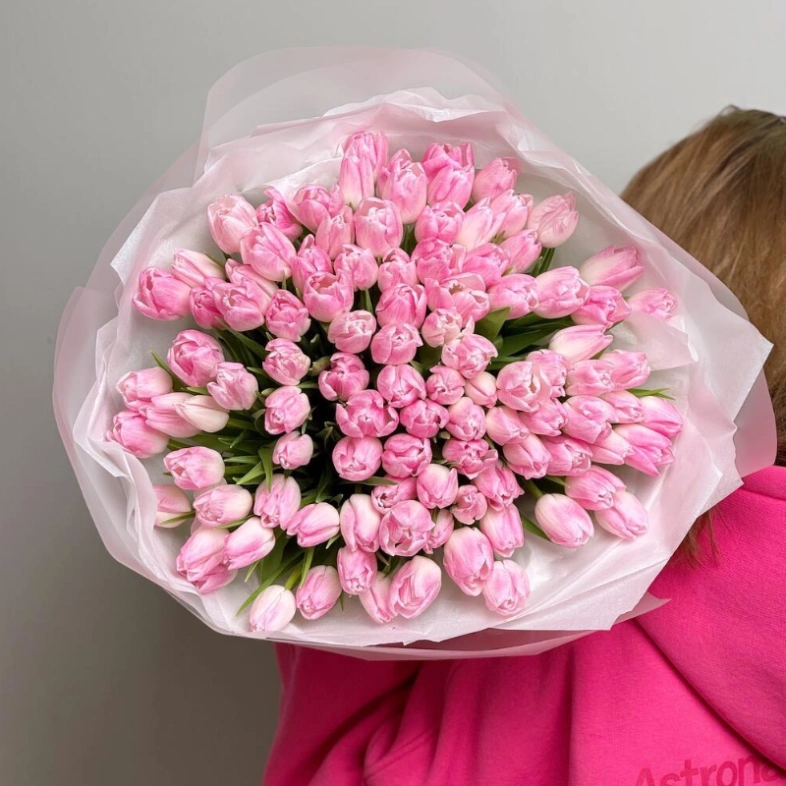 101 нежно-розовые тюльпаны