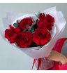 Французские красные розы с эвкалиптом 3
