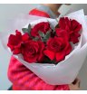 Французские красные розы с эвкалиптом