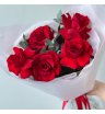 Французские красные розы с эвкалиптом 2