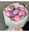 Сборный букет с пионами и статицей
