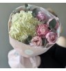 Авторский букет с нежными пионами и гортензией