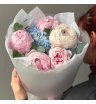 Букет с пионами и гортензией 1