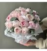 Цветы в коробке Пионы и эвкалипт