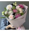 Сезонный букет с георгинами