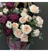 Композиция в коробке с розами и хризантемой Бигуди 4