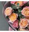 Букет кустовые розы Джульетта и гвоздика 3